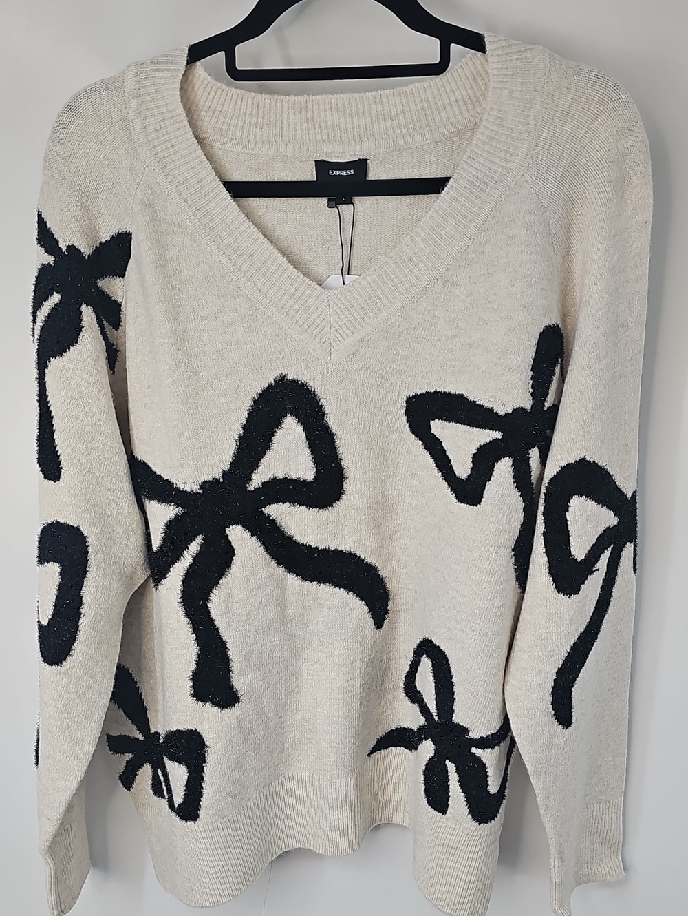 Express Cream w Black Glitter Bows Vneck Long Sleeve Sweater Sz:L Dainty - Picture 13 of 15